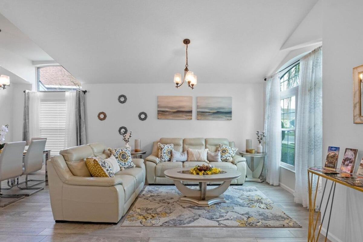 Wonderful Weston Hills Se Facing Pool Villa