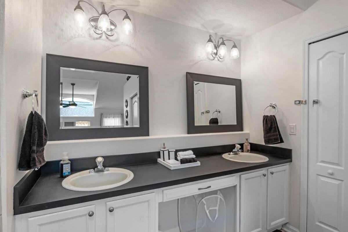 Villa Wonderful Weston Hills Se Facing Pool