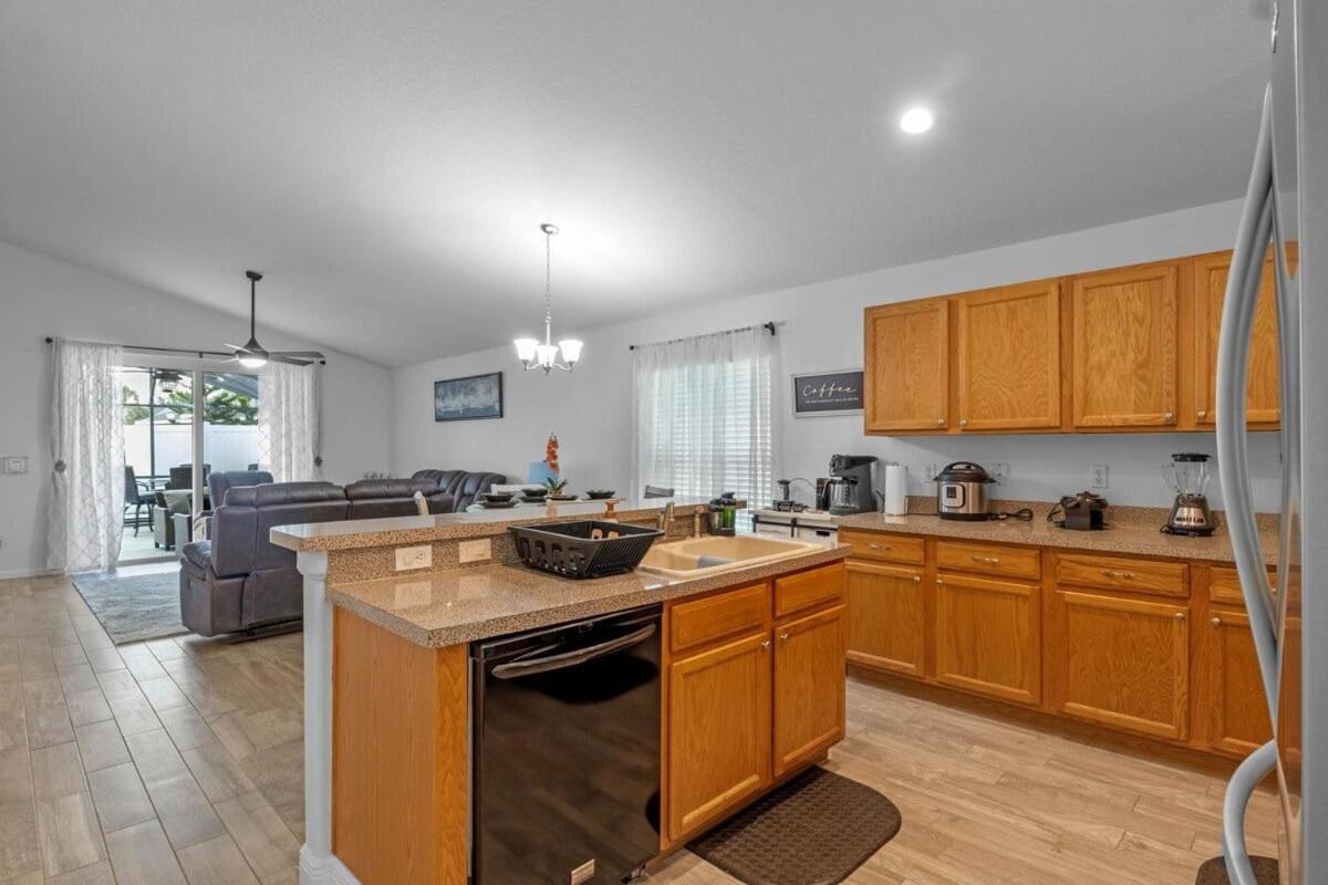 Wonderful Weston Hills Se Facing Pool